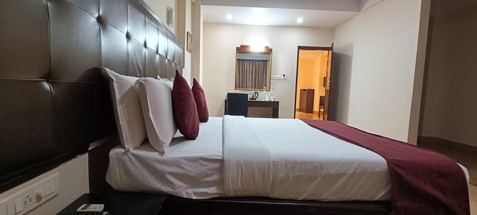 Polo Tura Hotel Luaran gambar