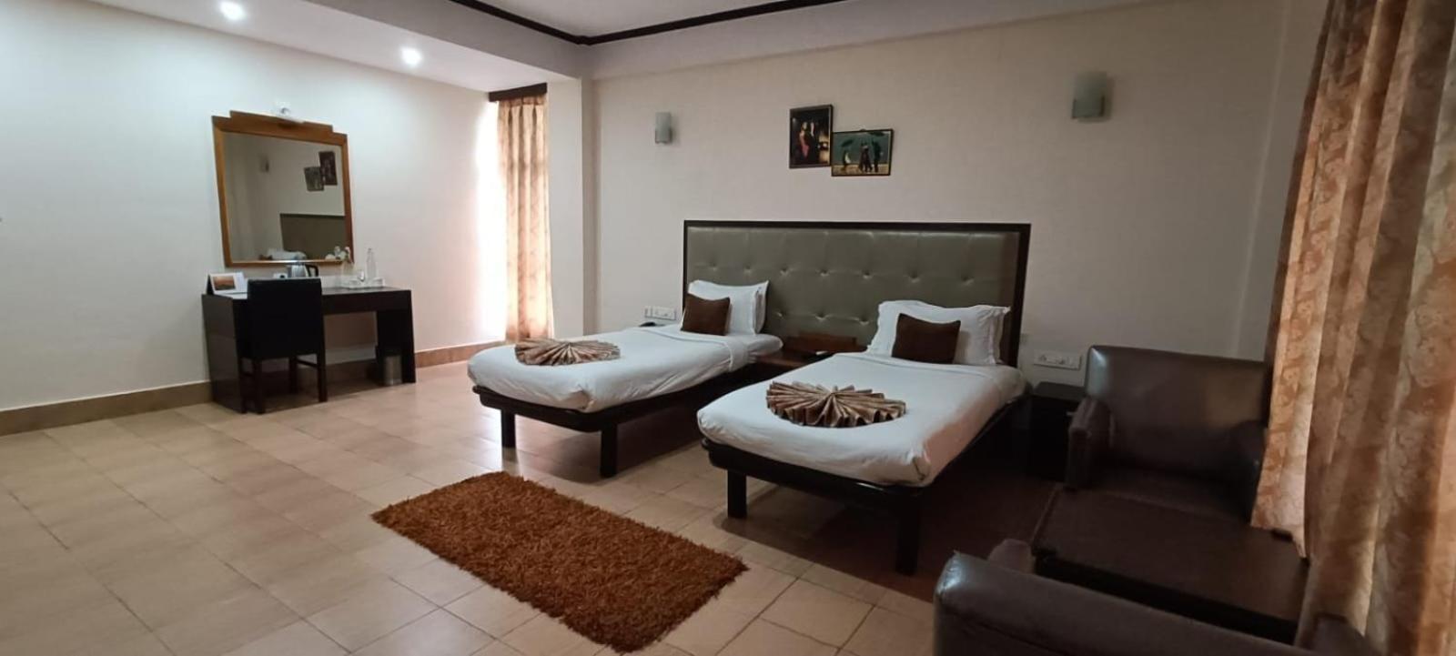 Polo Tura Hotel Luaran gambar