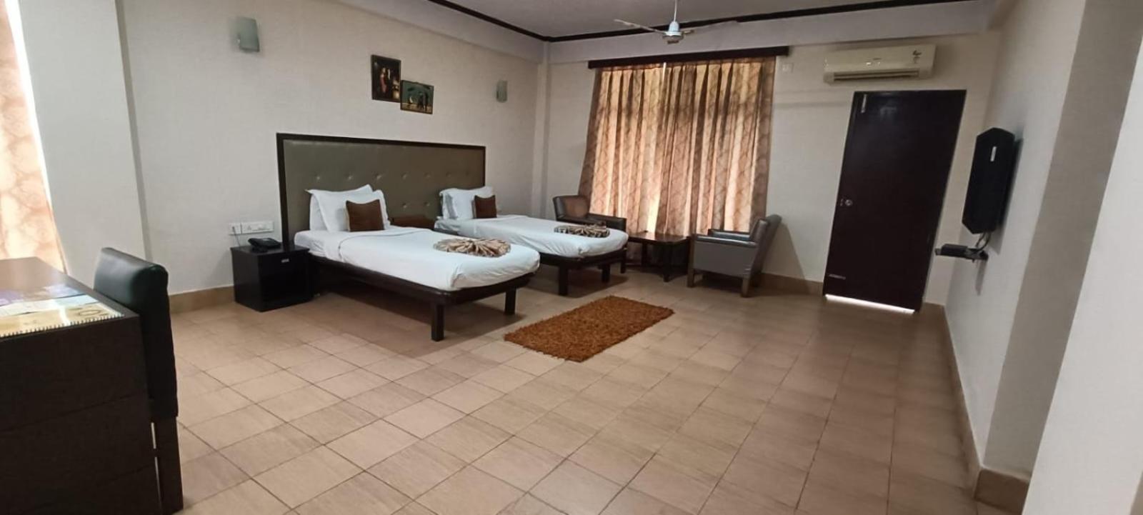 Polo Tura Hotel Luaran gambar