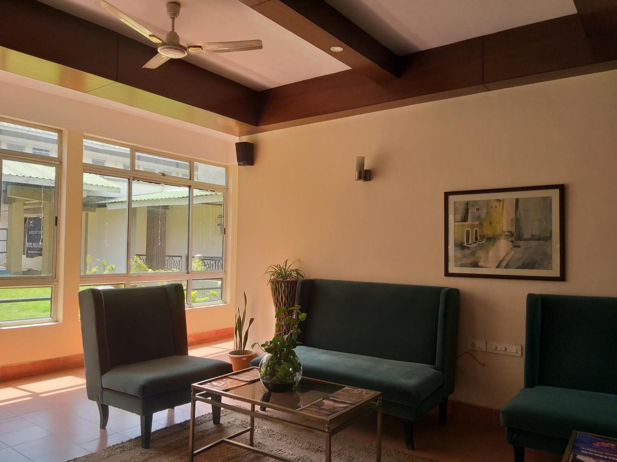 Polo Tura Hotel Luaran gambar