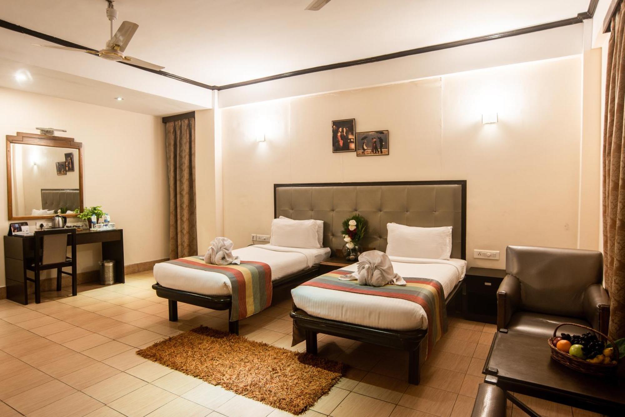 Polo Tura Hotel Luaran gambar