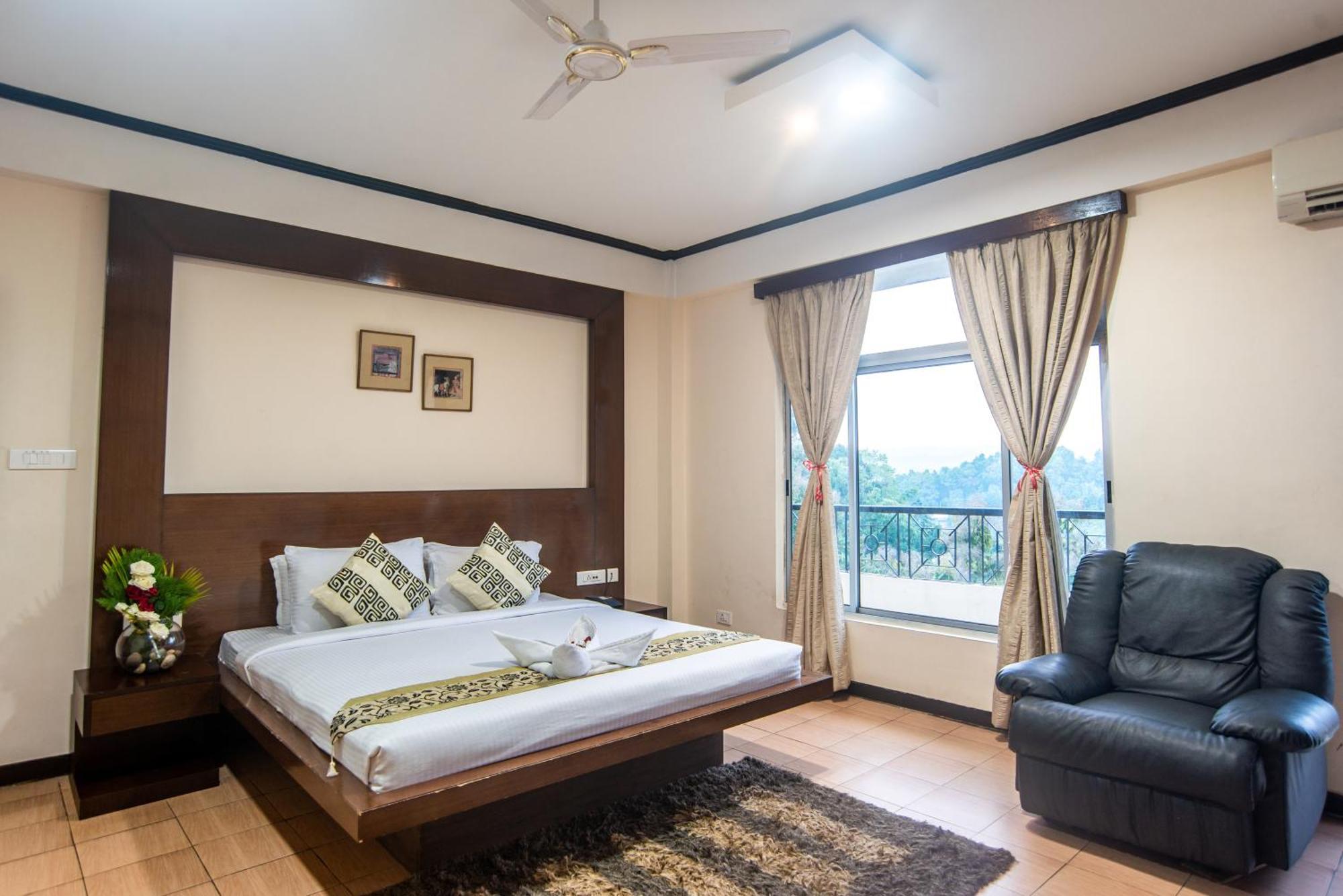 Polo Tura Hotel Luaran gambar