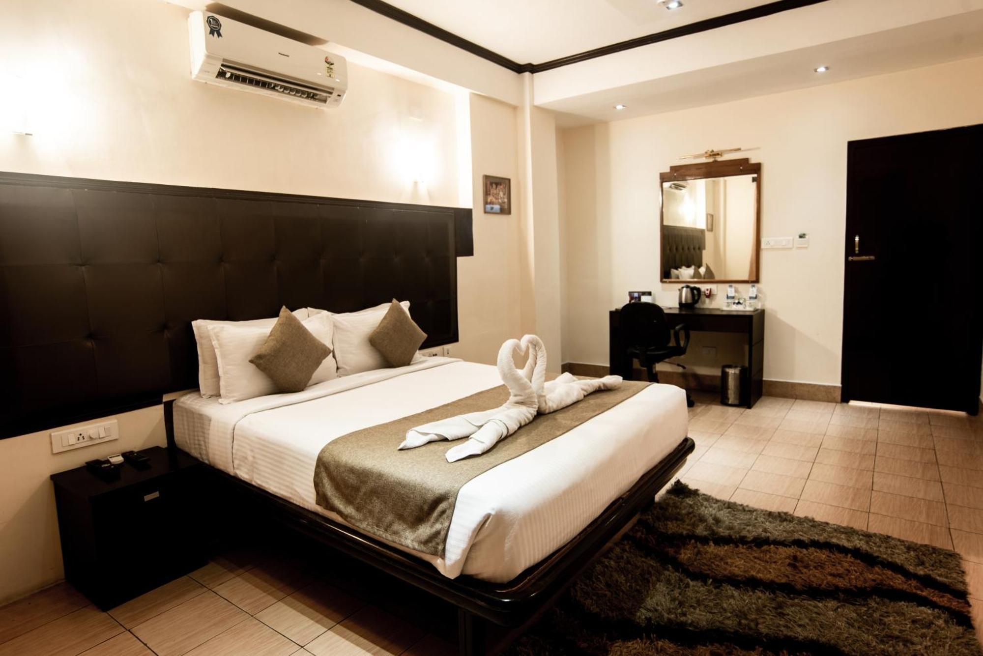 Polo Tura Hotel Luaran gambar