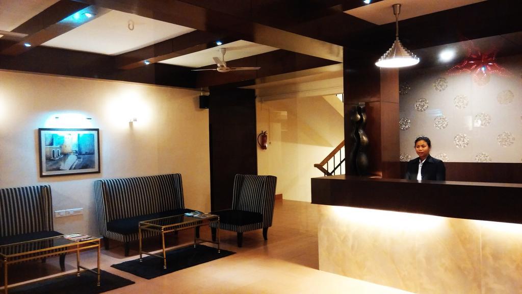 Polo Tura Hotel Luaran gambar