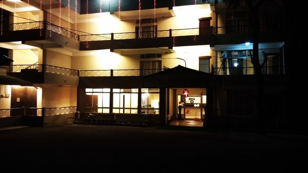 Polo Tura Hotel Luaran gambar