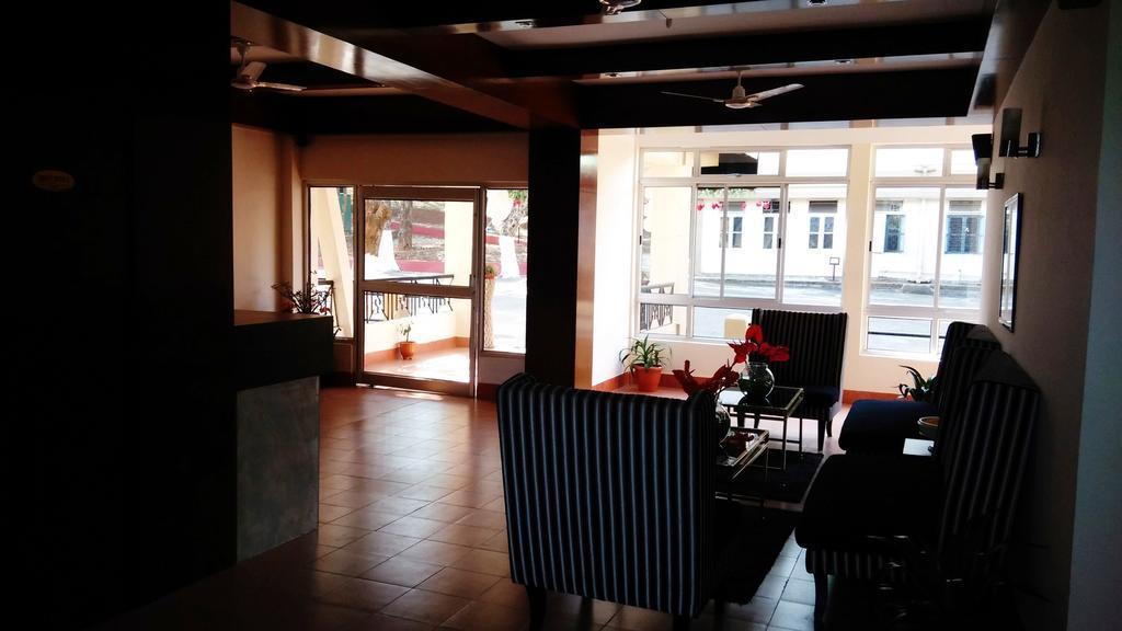 Polo Tura Hotel Luaran gambar