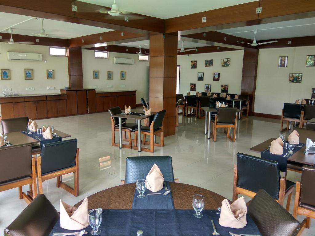 Polo Tura Hotel Luaran gambar